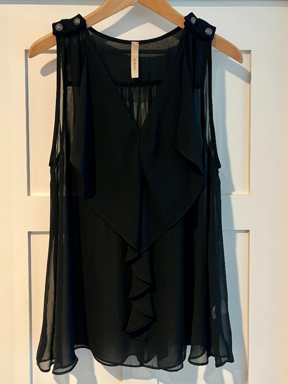Audrey 3+1 Black flowy sleeveless blouse Size Medium
